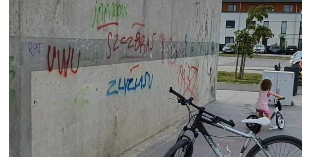Ściana do swobodnego malowania w każdej wiosce. Podpisz petycję.