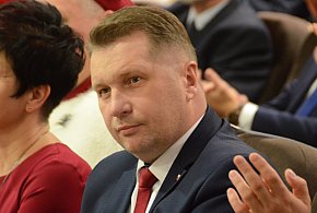Kluczowe zmiany w szkołach. Minister Czarnek chce...-3165