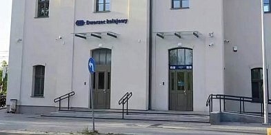 Budynek Dworca Kolejowego w Palędziu po remoncie.-9781