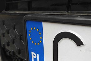 Rejestracja auta przez internet i koniec z przynoszeniem tablic. Rząd przyjął...-9981