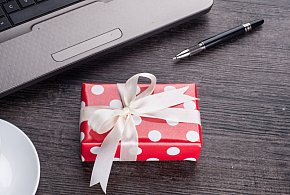 Świąteczna paczka może stać się problemem. Skarbówka patrzy z ukrycia-10833