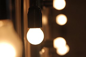 Rachunki za prąd pójdą w dół. Rząd usuwa opłatę doliczaną od lat-10839