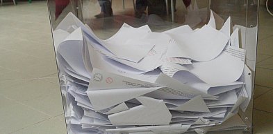 Prezydent Nawrocki chce referendum. Wniosek trafił już do Senatu